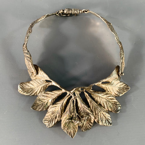 Collier ras-de-cou vintage en métal feuilles argentées