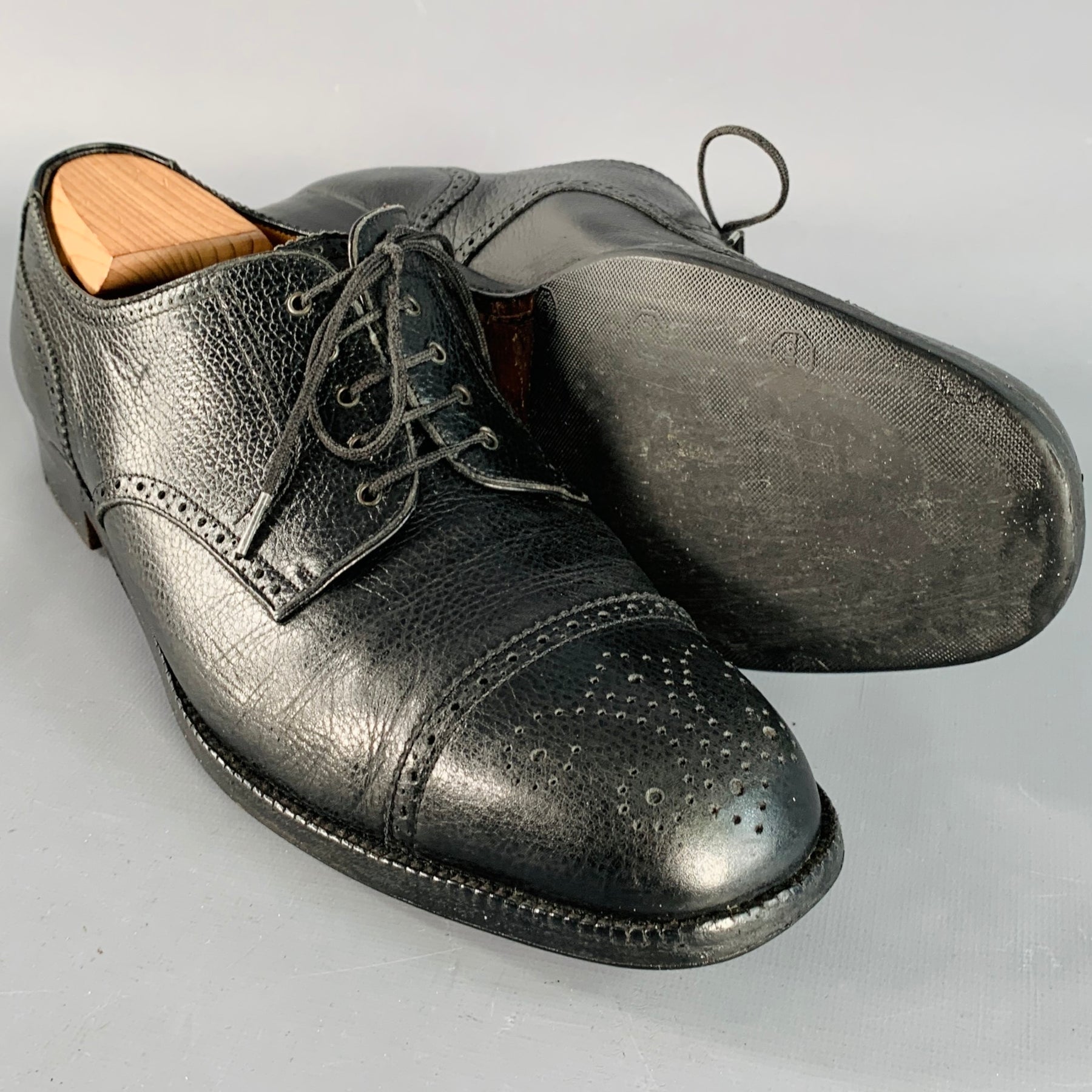 SALVATORE FERRAGAMO Size 10.5 Black Perforated Pebble Grain