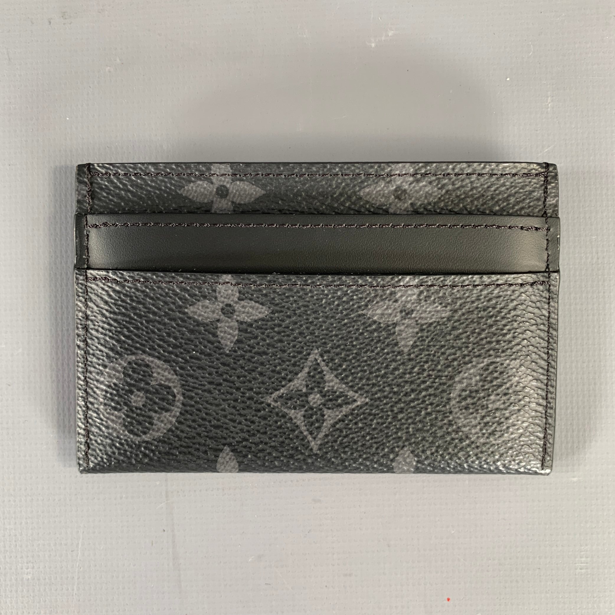 LOUIS VUITTON Black Grey M62170 Logo Lambskin Wallet – Sui Generis