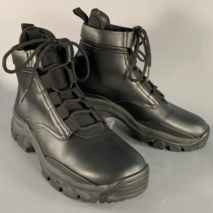 JOHN ELLIOTT Bottines à lacets noires en faux cuir et à semelle crantée, taille 7