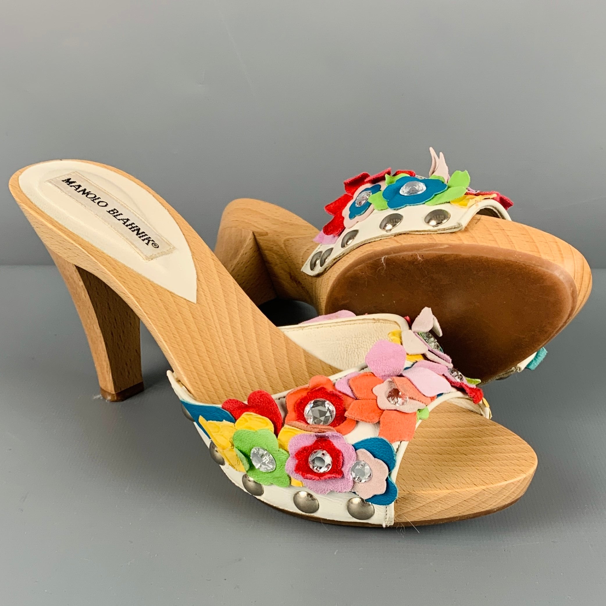 Manolo Blahnik 花柄ミュール 38 Manolo Blahnik Flower Sandals (EU 38) – Ciao Kasia