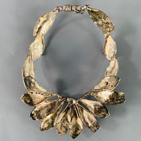 VINTAGE Silver Leaves Metal Choker Necklace