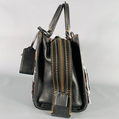 Sac à main en cuir noir COACH avec applique florale rose