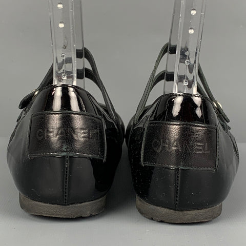 CHANEL Talla 8.5 Zapatos planos Mary Jane de charol negro