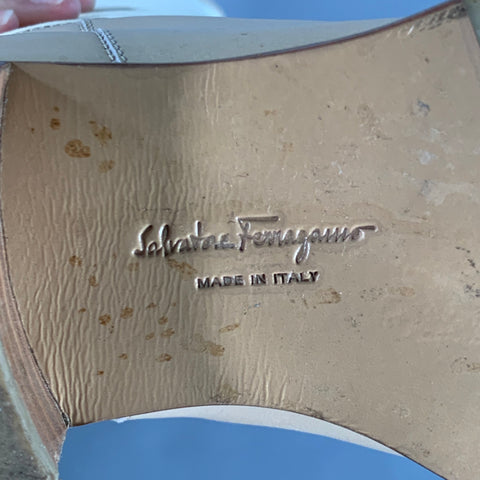SALVATORE FERRAGAMO Bottes hautes en cuir et toile beiges Taille 8