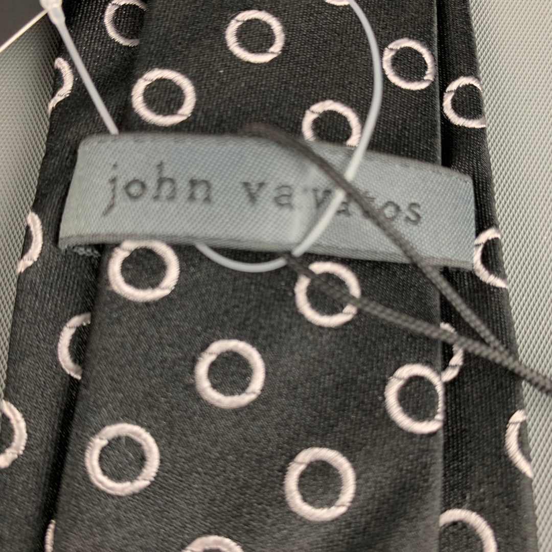 JOHN VARVATOS Cravate en soie à cercles blancs noirs