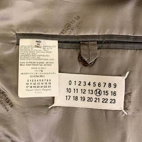 MAISON MARGIELA Veste de sport à revers crantés en laine rayée gris blanc, taille 42