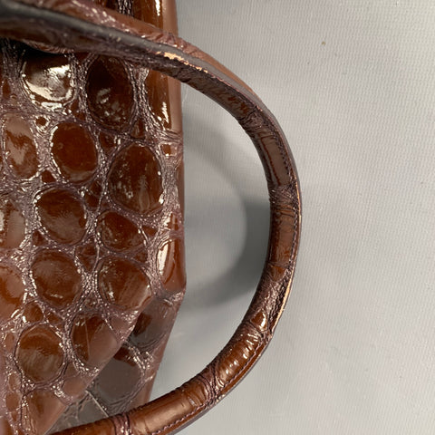 Sac à main ALAIA en cuir verni embossé marron avec anses et bandoulière