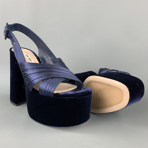 MIU MIU Sandales à plateforme en velours bleu marine à talons épais, taille 8