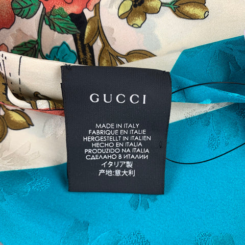GUCCI Ascot à bordure turquoise en soie florale multicolore