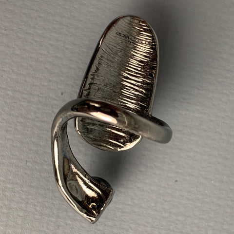 ON AURA TOUT VU PARIS  Black Gunmetal Crystal Fingernail Ring
