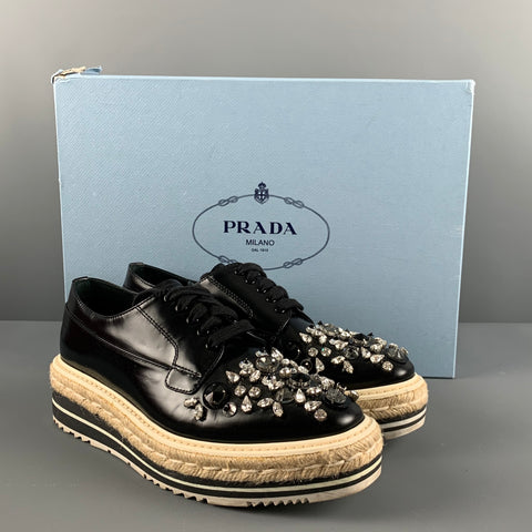 PRADA Talla 7.5 Cordones de plataforma con apliques de cuero negro