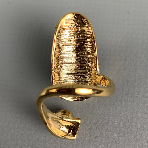 ON AURA TOUT VU PARIS Yellow Tone Metal Crystal Fingernail Ring