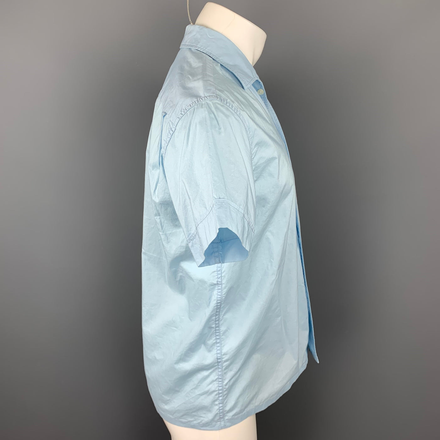 RWCHE Size M Light Blue Cotton Button Up Short Sleeve Shirt