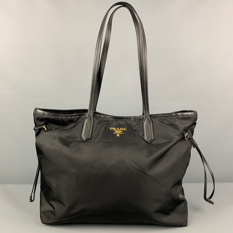 PRADA Sac à main fourre-tout avec bordure en cuir et nylon noir