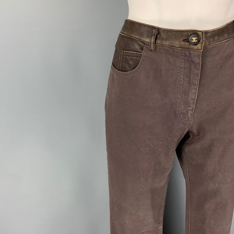 CHANEL Talla 10 Pantalones casuales rectos con ribete de cuero de algodón marrón