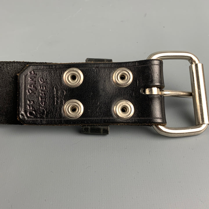 Vintage OFF RAMP Tamaño M Agujero de cuero con tachuelas negras y plateadas en el cinturón de pared