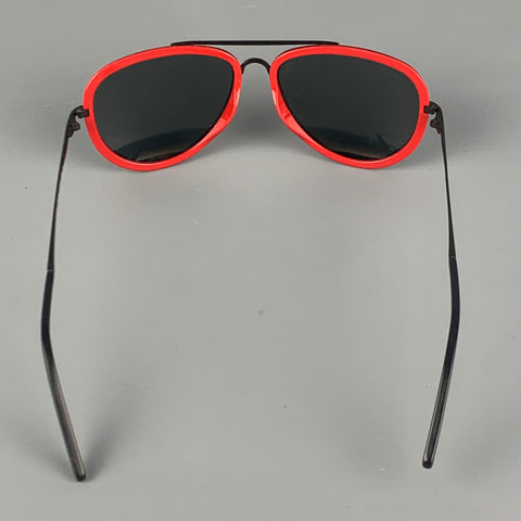 BURBERRY Lunettes de soleil aviateur en acétate noir rouge