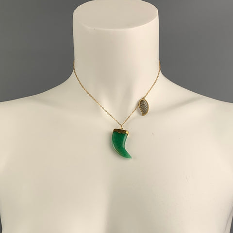VINTAGE Green Jade Tooth Gold 14K Necklace