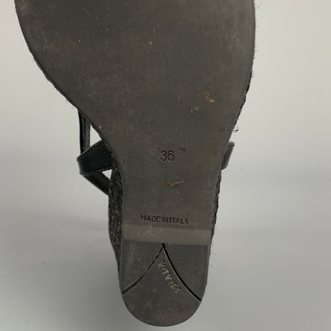 PRADA Talla 6 Sandalias de cuña de alpargata de charol negro