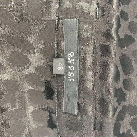GUCCI Taille S Chemise boutonnée à imprimé animal en soie noire