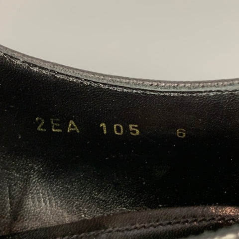 PRADA Talla 7 Zapatos con cordones de cuero texturizado negro