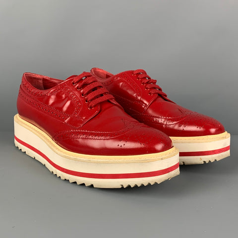 PRADA Talla 6 Zapatos con punta de ala perforada de cuero blanco rojo