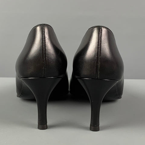 CHANEL Talla 7.5 Zapatos de tacón con punta de cuero negro