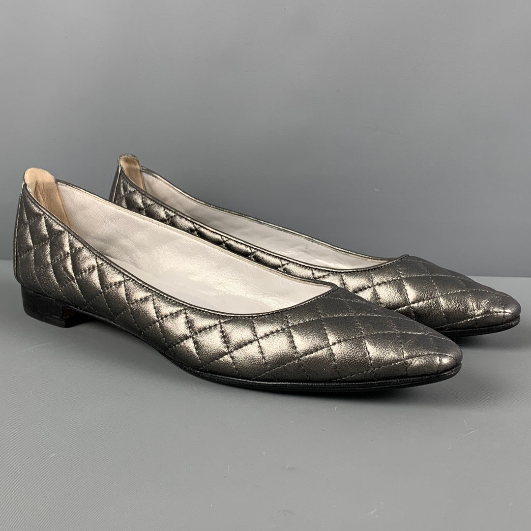 MANOLO BLAHNIK Giungla Talla 10.5 Bailarina plateada Zapatos planos de cuero acolchados redondeados
