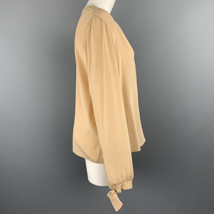 CHLOE Talla 8 Blusa con puños y lazo con cuello en V y crepé de seda beige