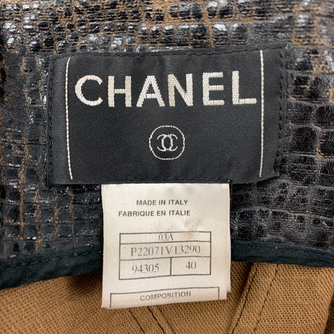 CHANEL 2003 Talla 8 Chaqueta motera negra desgastada en relieve