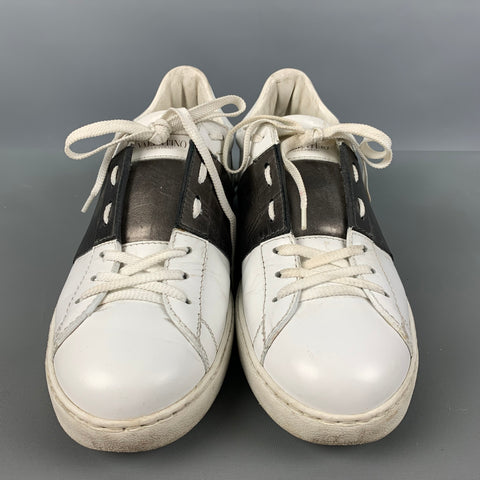 VALENTINO 'White Marine' Taille 7 Baskets en daim cloutées en or blanc