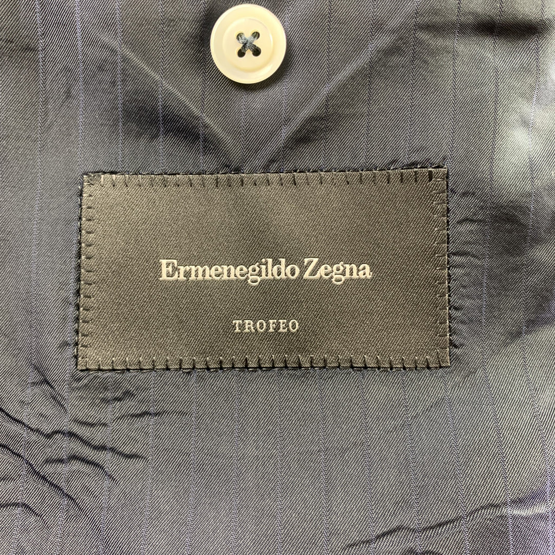 ERMENEGILDO ZEGNA 42 Costume long à revers cranté en laine à fines rayures bleu marine et noir