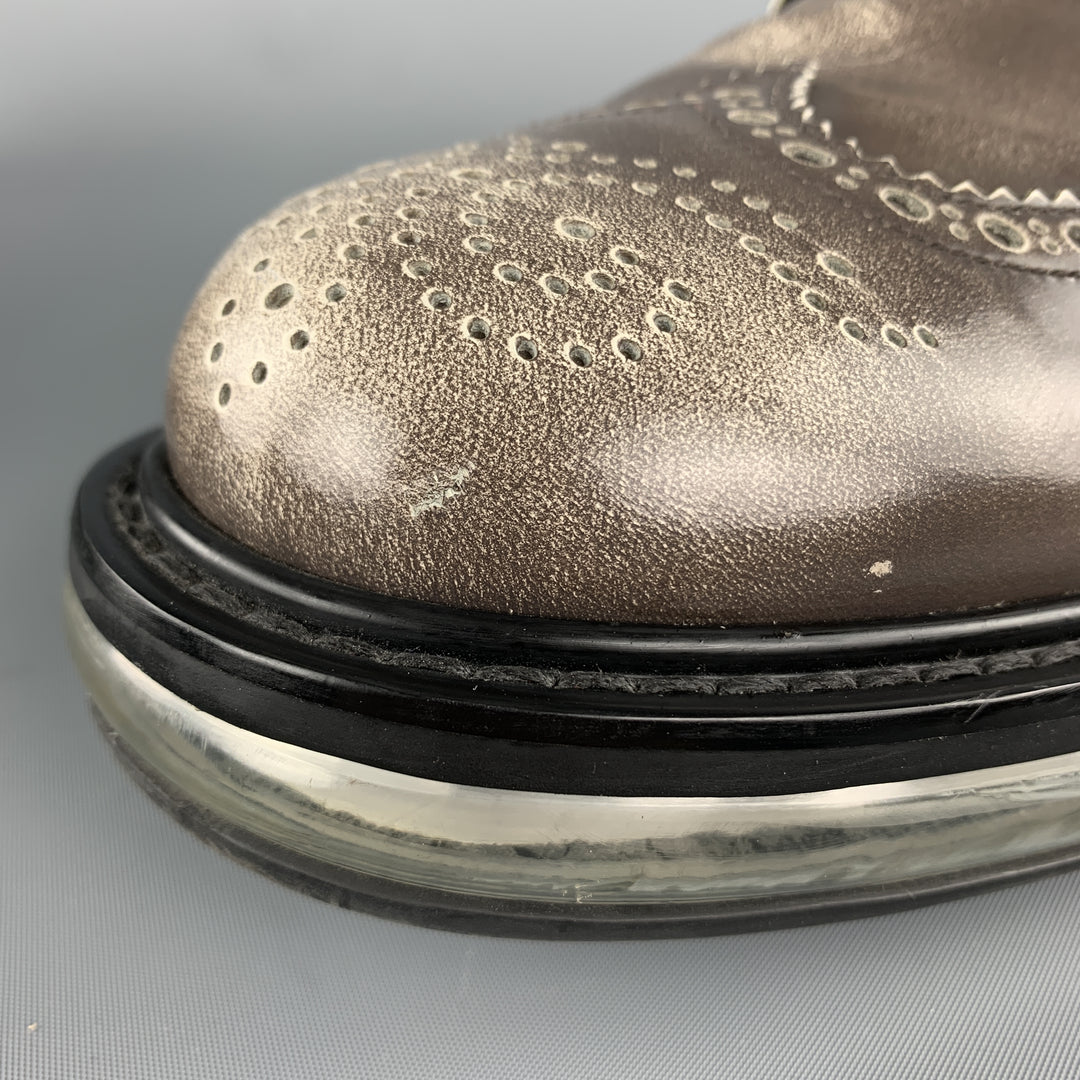 PRADA Levitate Talla 10.5 EE Zapatos con cordones y punta de ala de cuero antiguo color topo