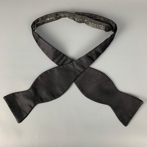 NEIMAN MARCUS Black Silk Tie