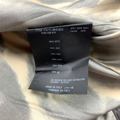 PRADA Taille 2 Blouse boutonnée en soie satinée noire et beige
