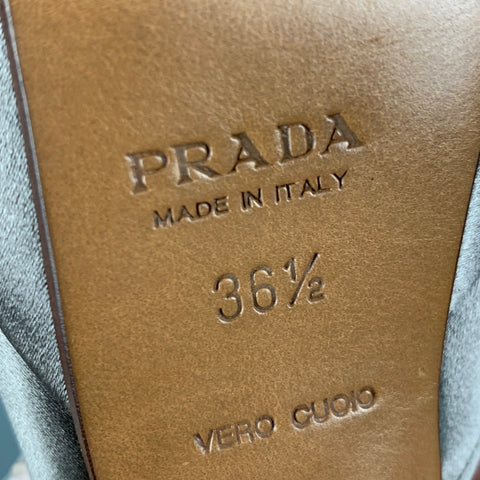 Zapatos de tacón con tira trasera gris PRADA talla 6.5