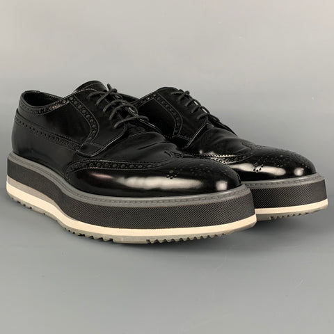 PRADA Taille 9 Chaussures à lacets en cuir perforé noir avec plateforme à bout d'aile