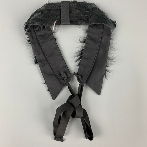 PRADA Collier à nouer en plumes en tissu noir