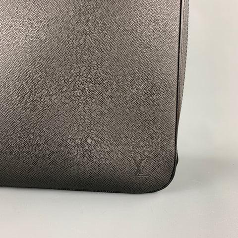 LOUIS VUITTON Porte-documents Taiga Porte en cuir noir