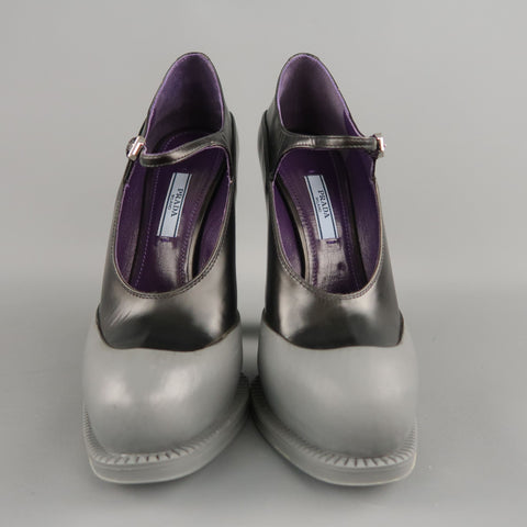 PRADA Talla 8.5 Zapatos Mary Jane con plataforma bañada en caucho gris y cuero negro