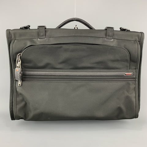 TUMI Sac à vêtements de voyage en toile de nylon noir approuvé par la TSA