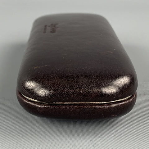 SAGEBROWN Étui à lunettes en cuir marron foncé avec logo en relief