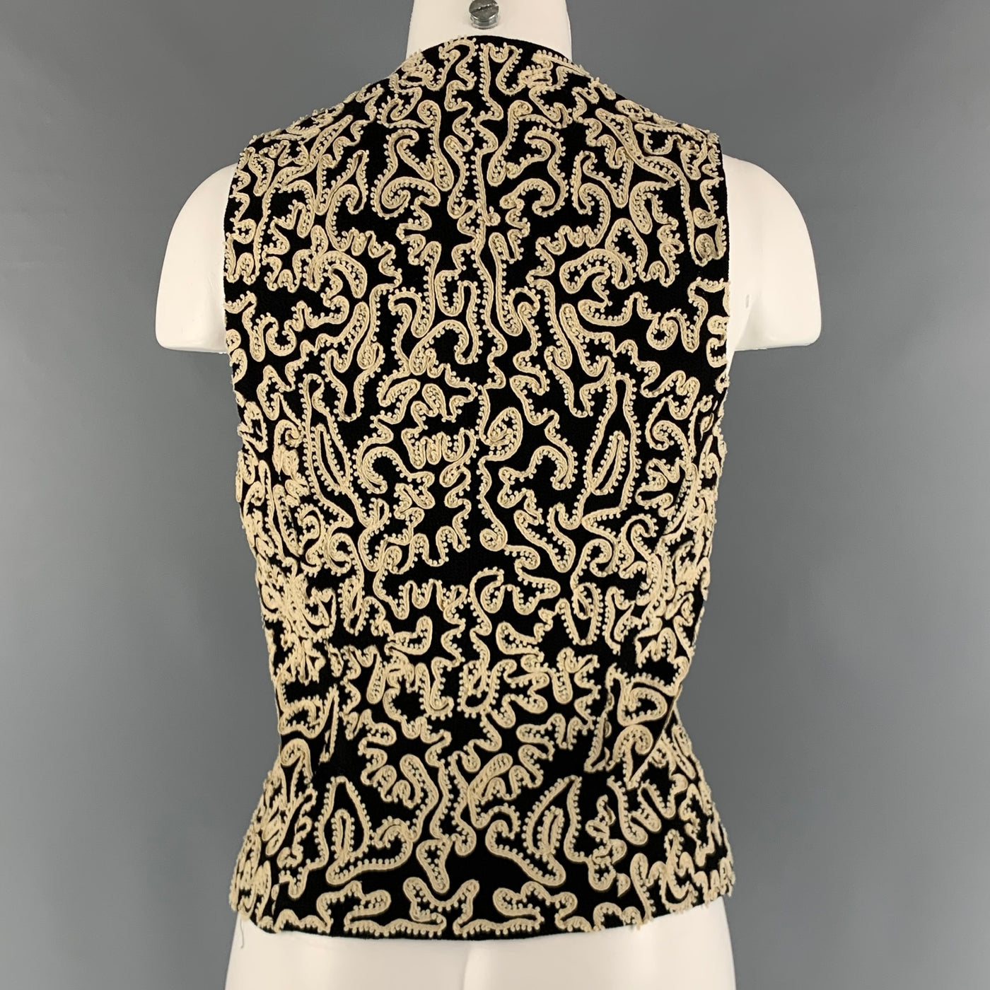DONNA KARAN Size 6 Black Cream Wool Embroidered V-Neck Vest