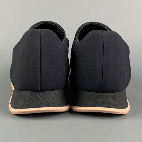 PRADA Talla 7.5 Zapatillas de deporte de malla de nailon en negro y rosa