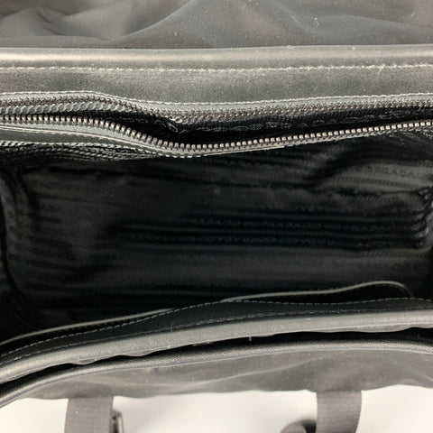 PRADA Sac bandoulière en nylon noir avec bordure en cuir