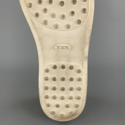 Zapatos planos sin cordones de cuero dorado talla 7.5 de TOD'S