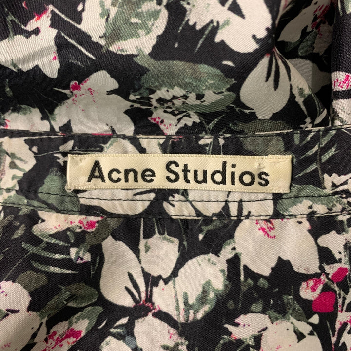 ACNE STUDIOS Talla 2 Blusa con botones ocultos florales de seda negra, blanca y fucsia