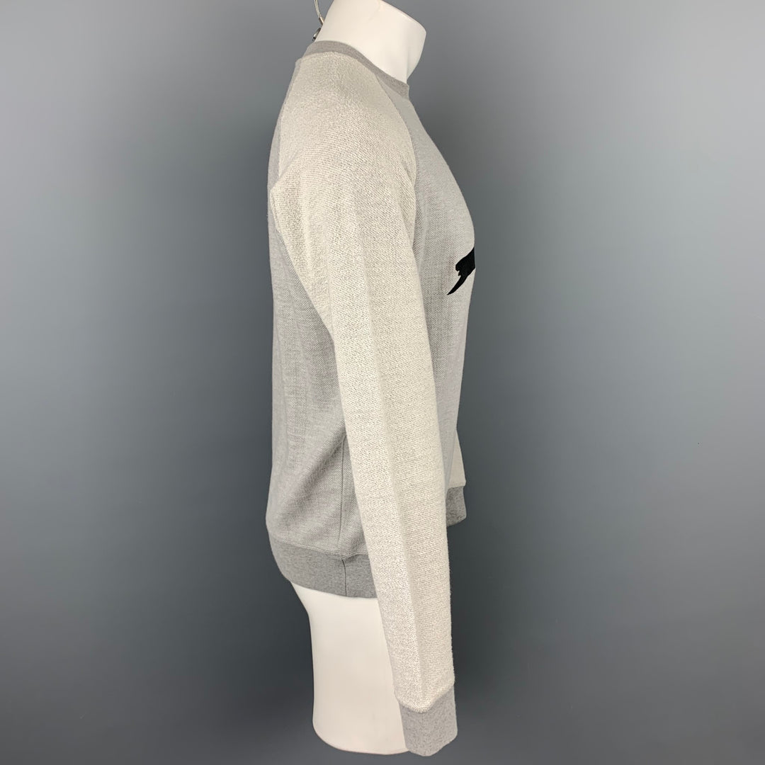 STAPLE Taille S Sweat-shirt col rond en coton / polyester pigeon brodé à chevrons gris