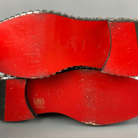 CHRISTIAN LOUBOUTIN Talla 8 Zapatos con cordones y punta de ala de cuero con tachuelas negros